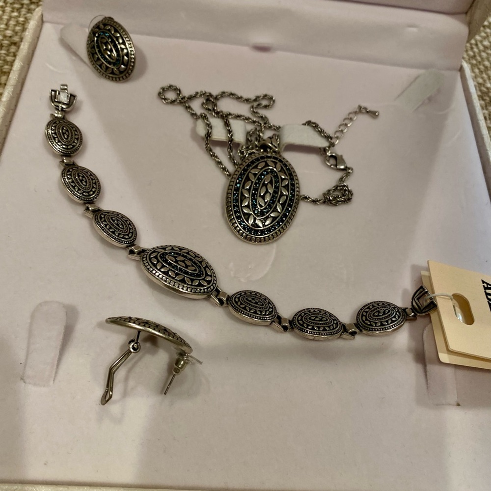 Abella Silver Necklace Elegant Jewelry set ( necklace, ring ,earrings, bracelet) - Picture 10 of 17